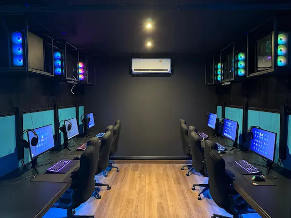 Professional training environment with high-end gaming equipment